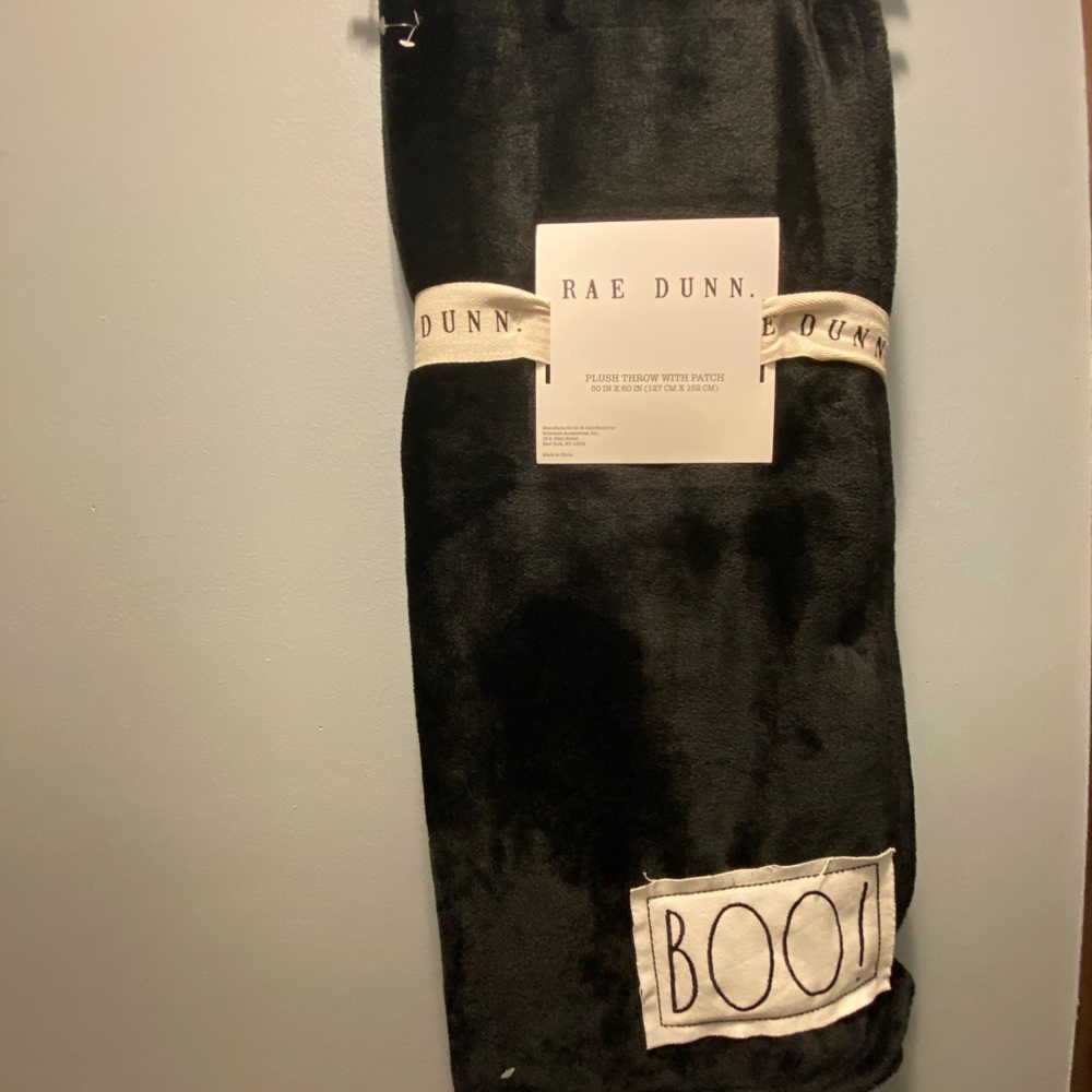 Rae Dunn Halloween Boo Plush throw Blanket new 20